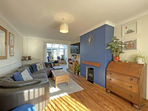 Inchkeith Road 29 - Lounge Front...jpg