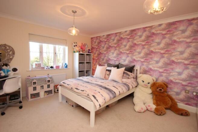neive bedroom