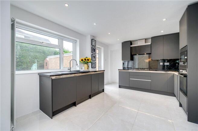 4 bed Detached for sale Image 4