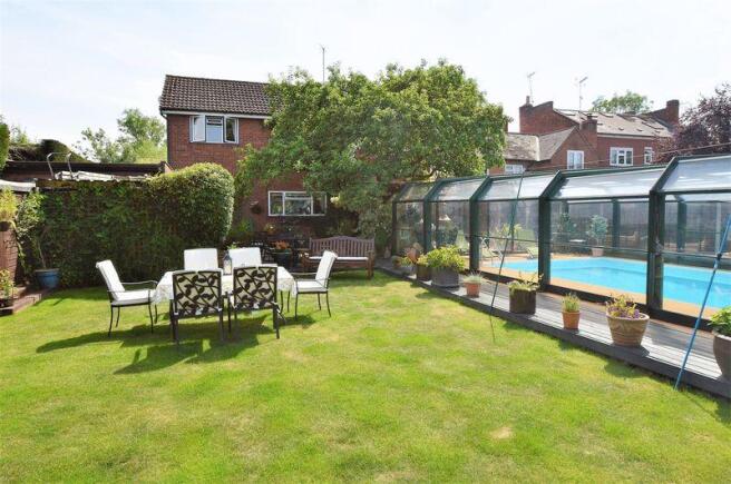 garden to house