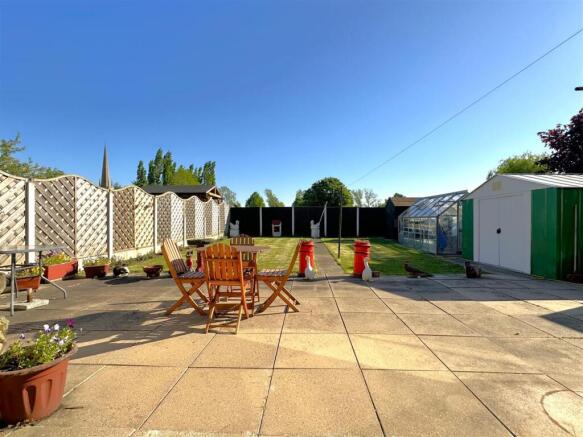 Generous SOUTH FACING Garden 545