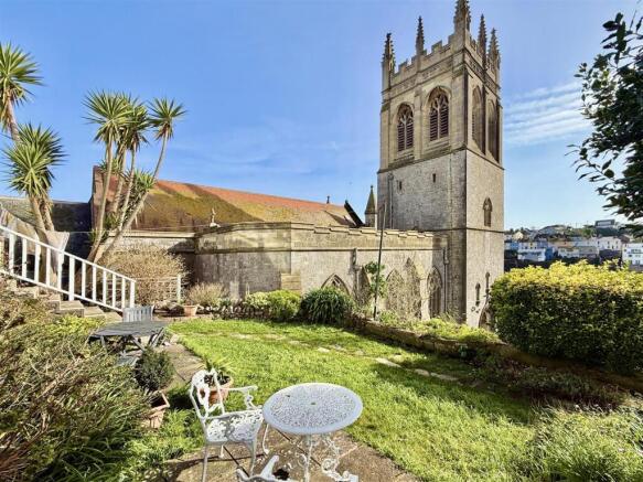 Communal Front Garden.jpg