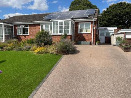 NO CHAIN - Livingstone Close, Rothwell, Kettering