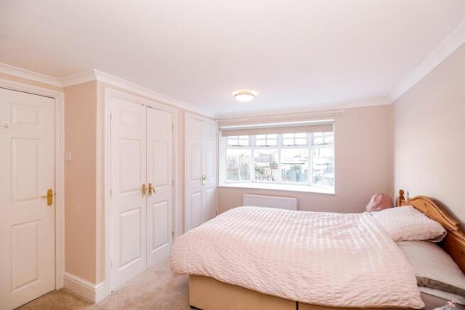 2 bed Flat for sale Image 7