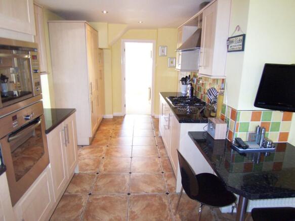 KITCHEN/BREAKFAST RM