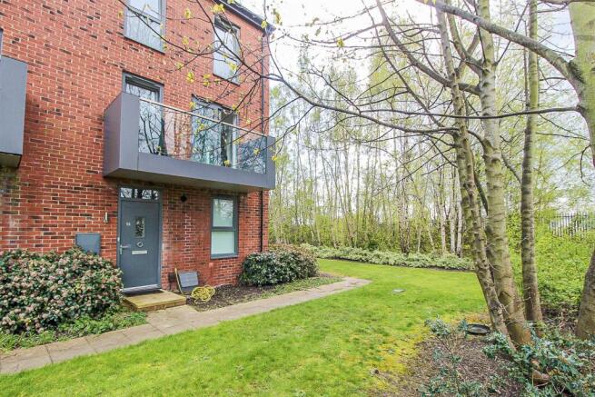 2 bed Town House for sale in wakefield