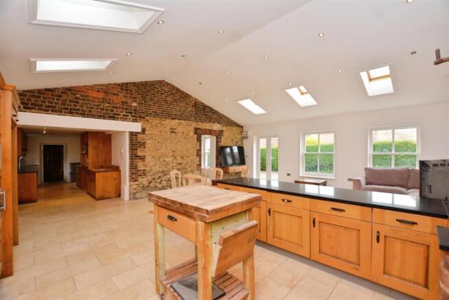 4 bed Detached for sale Image 4