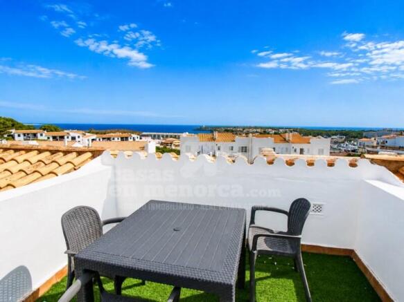 Apartment with pool and sea views in Arenal d'en Castell