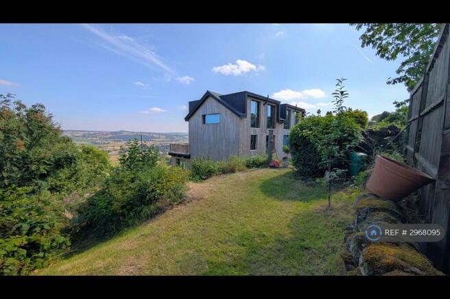 4 bed Semi-Detached to rent Image 8