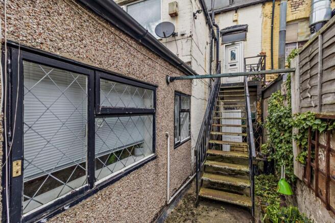 5 bed Flat for sale Image 10