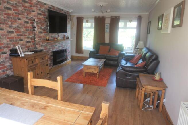 Lounge/Dining Room