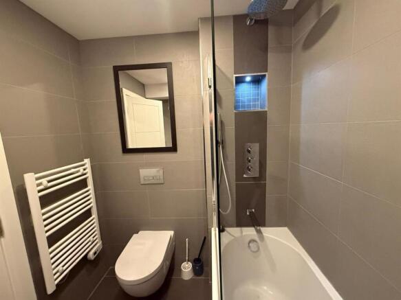 2 bed Apartment for sale Image 8