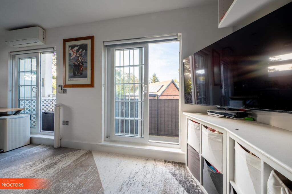 Apartment in London, Shirley - More