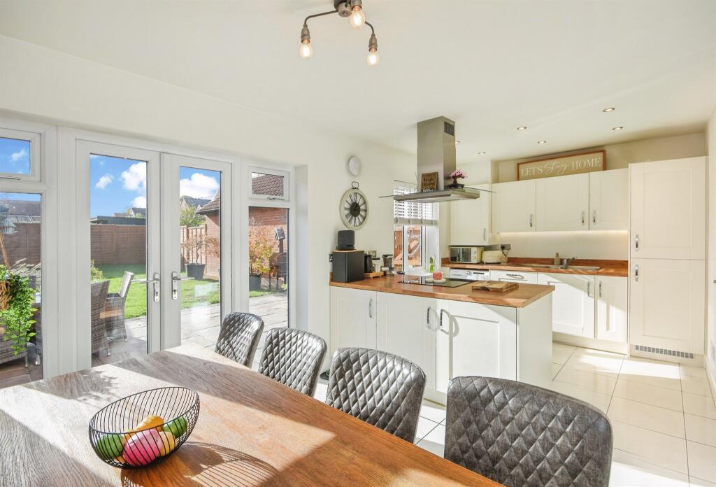 Hurrell Close, Halstead photo 3