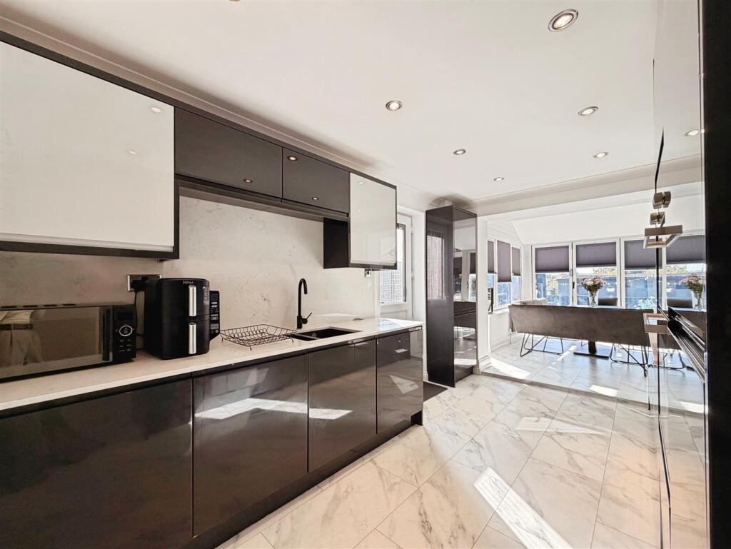 House in Doncaster - View 4