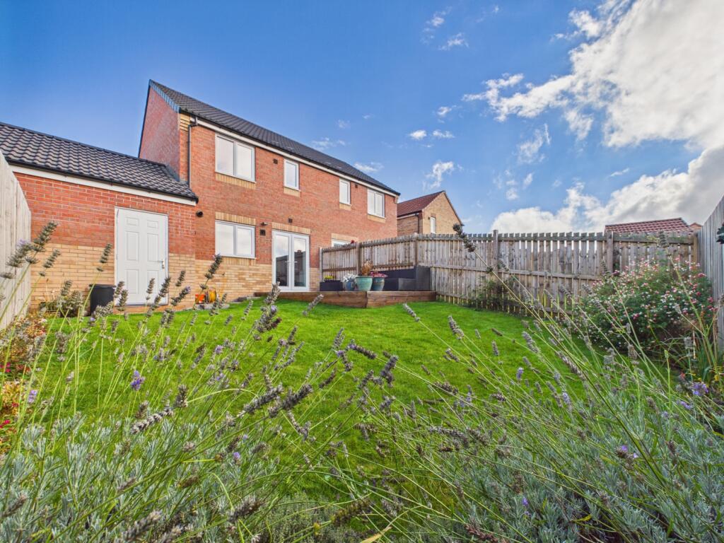 House in Wakefield - View 2