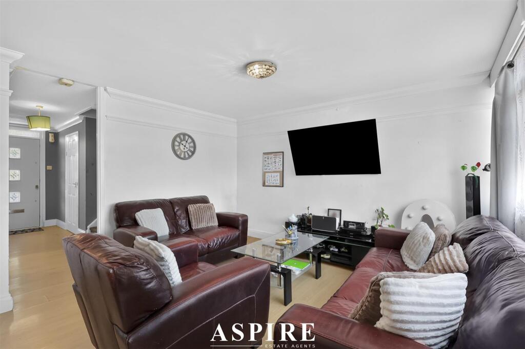 House in Basildon, Essex - View 3