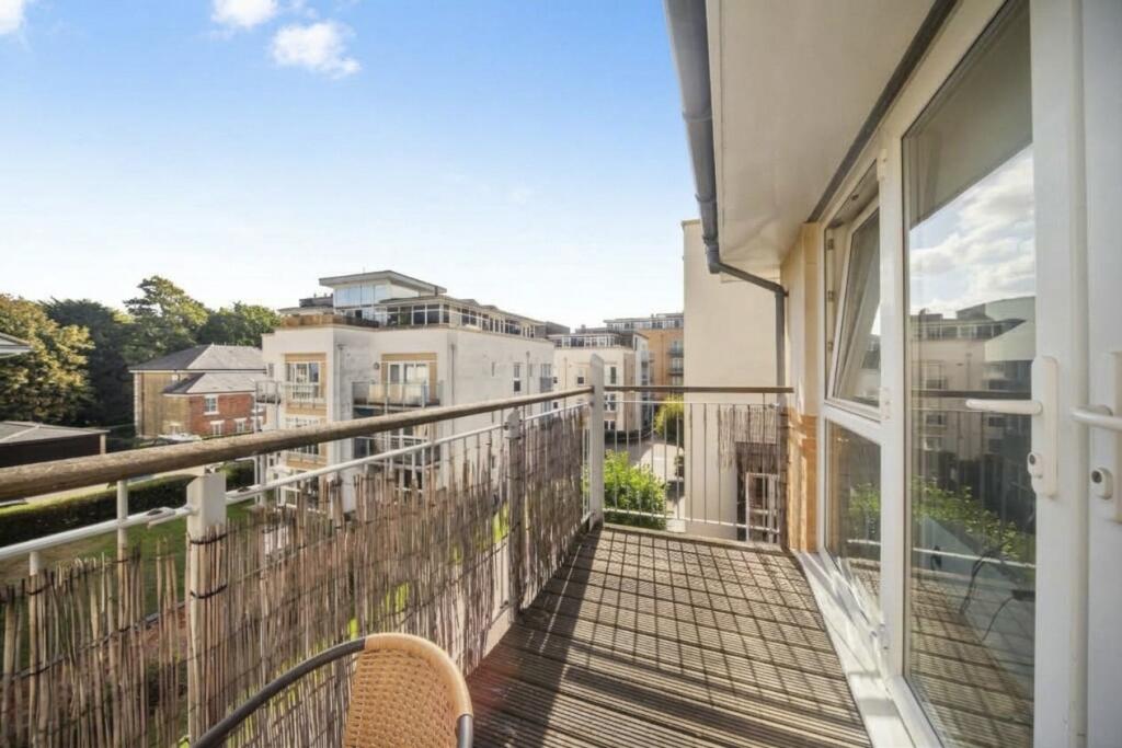 Apartment in Southampton - View 3