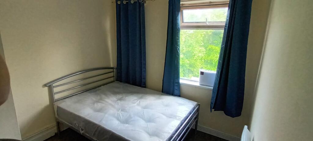 Apartment in Manchester, Victoria Park, Longsight - More