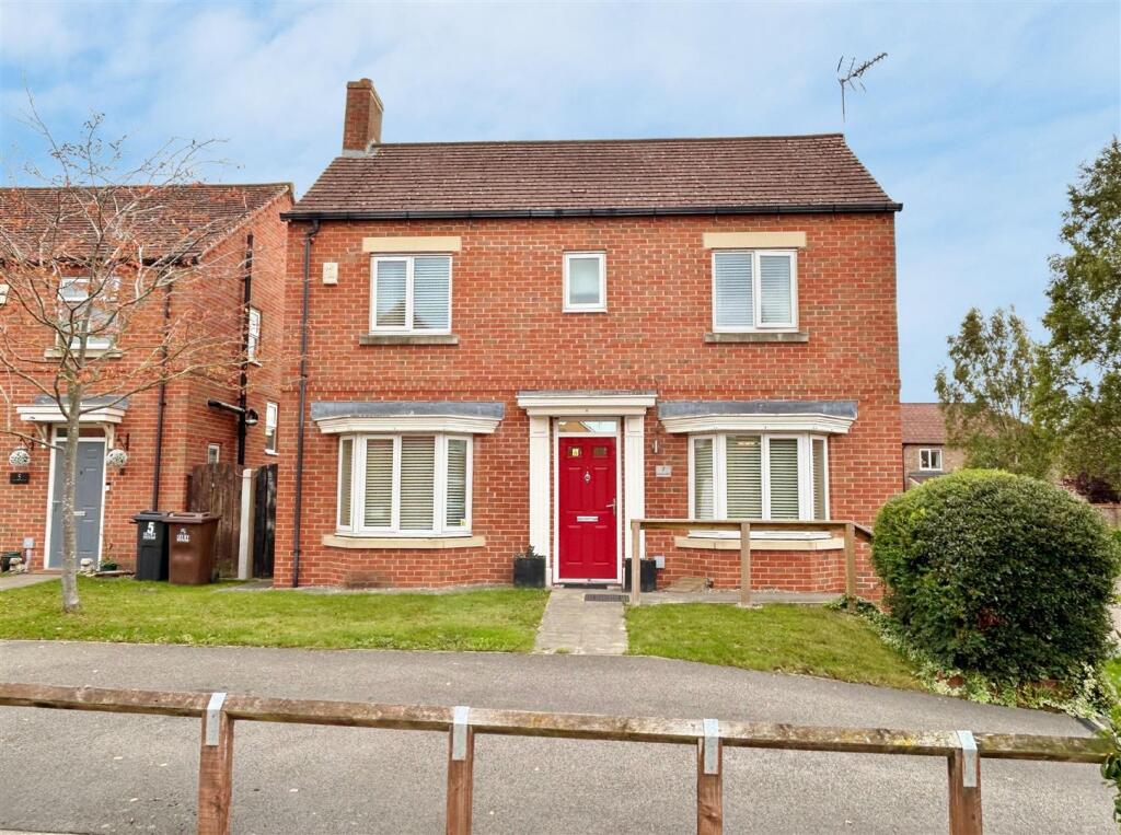 3-bed detached on Chestnut Way, Selby, £275,000