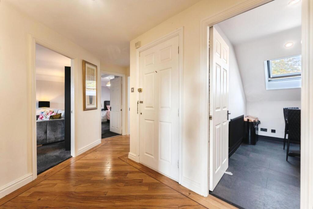 Apartment in Wirral, Liverpool City Region - View 4