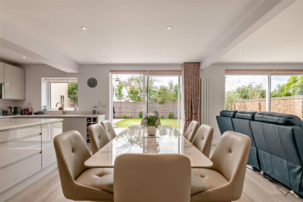 Sydenham Road South, Cheltenham, Gloucestershire, GL52 photo 3