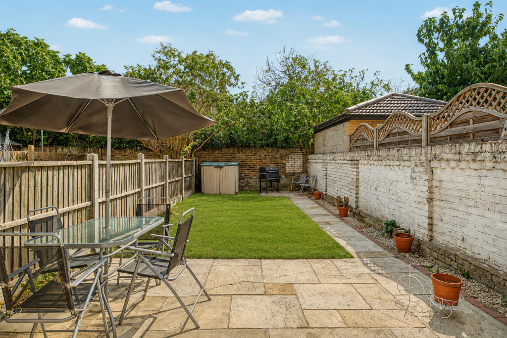 Apartment in Ilford - View 3