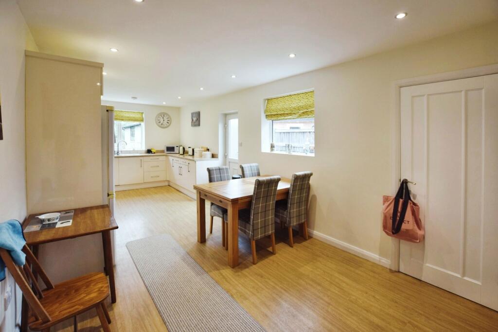 Haydock Drive, Timperley, Altrincham, WA15 photo 4