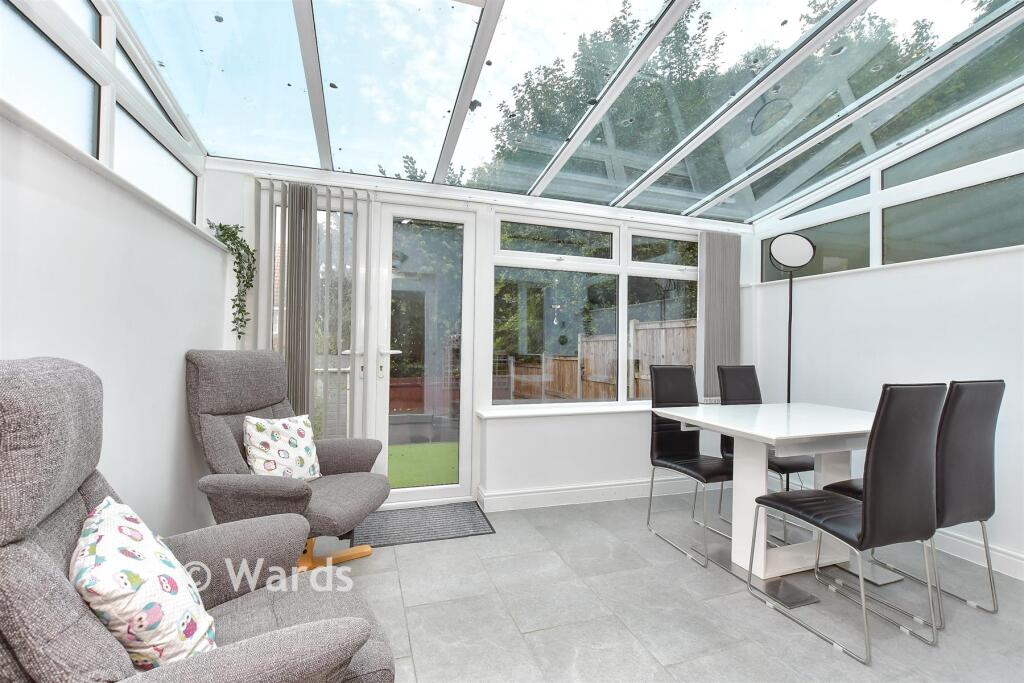 Finch Close, Faversham, Kent photo 2