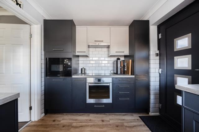 Clayhill Crescent, Newbury - View 4