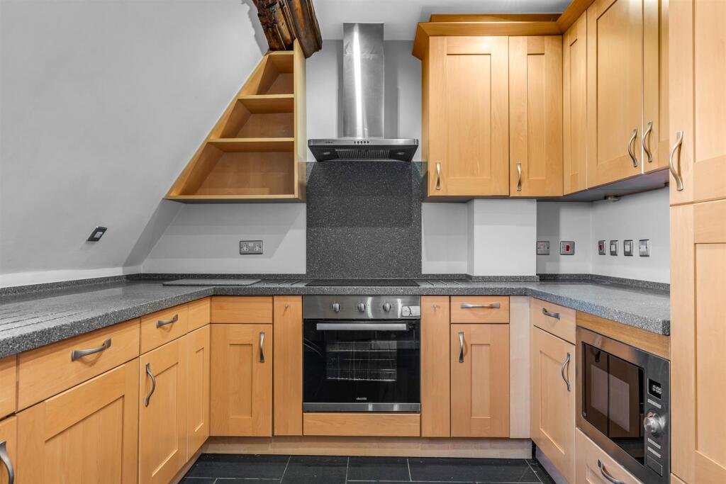 Apartment in East Hertfordshire, Aston - View 5
