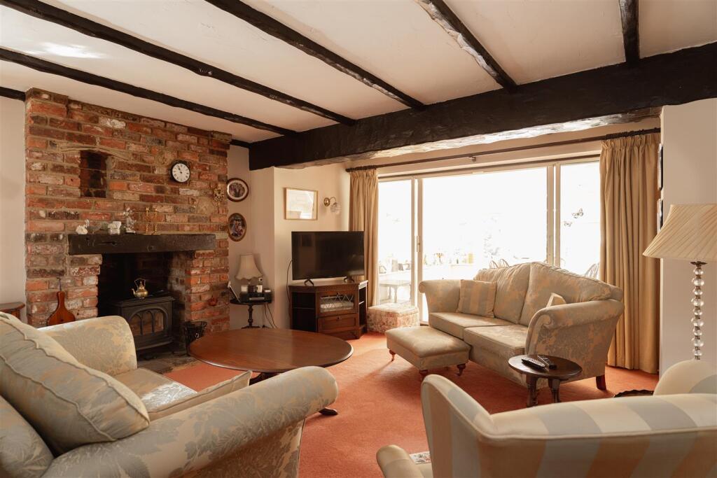House in Tandridge, Bletchingley - View 2