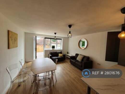 5 bedroom terraced house for rent