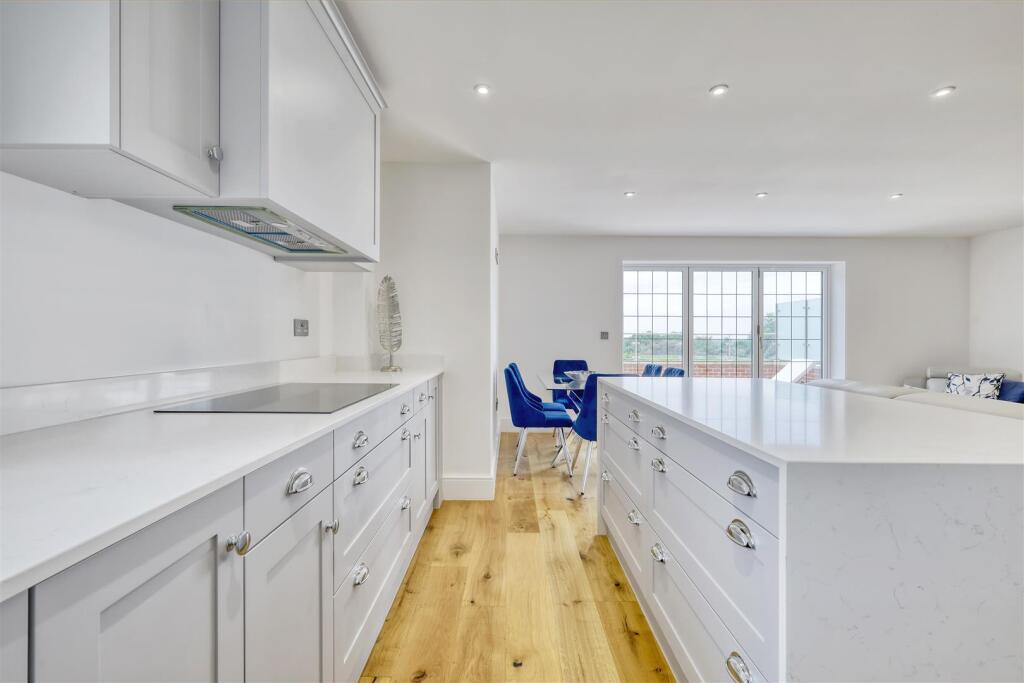 41 Shenfield Road, Shenfield, Brentwood photo 2