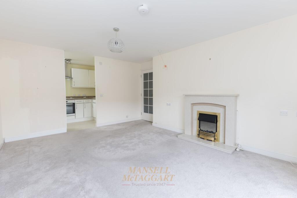 Apartment in Crawley, Three Bridges - View 5