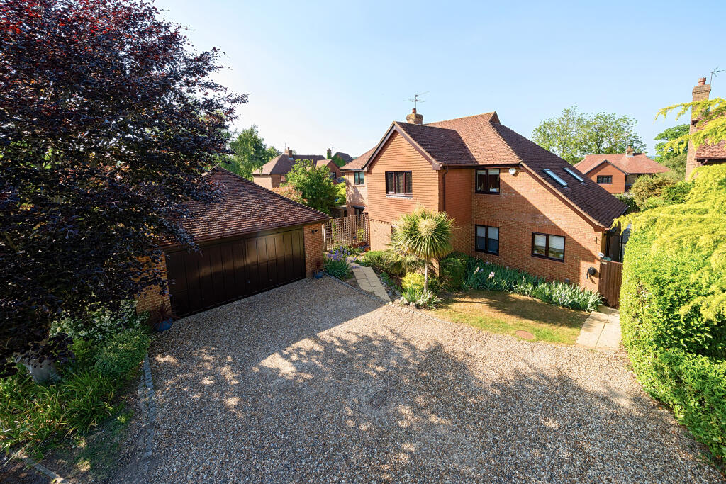 Main image of property: Kinghorn Park, Maidenhead, SL6
