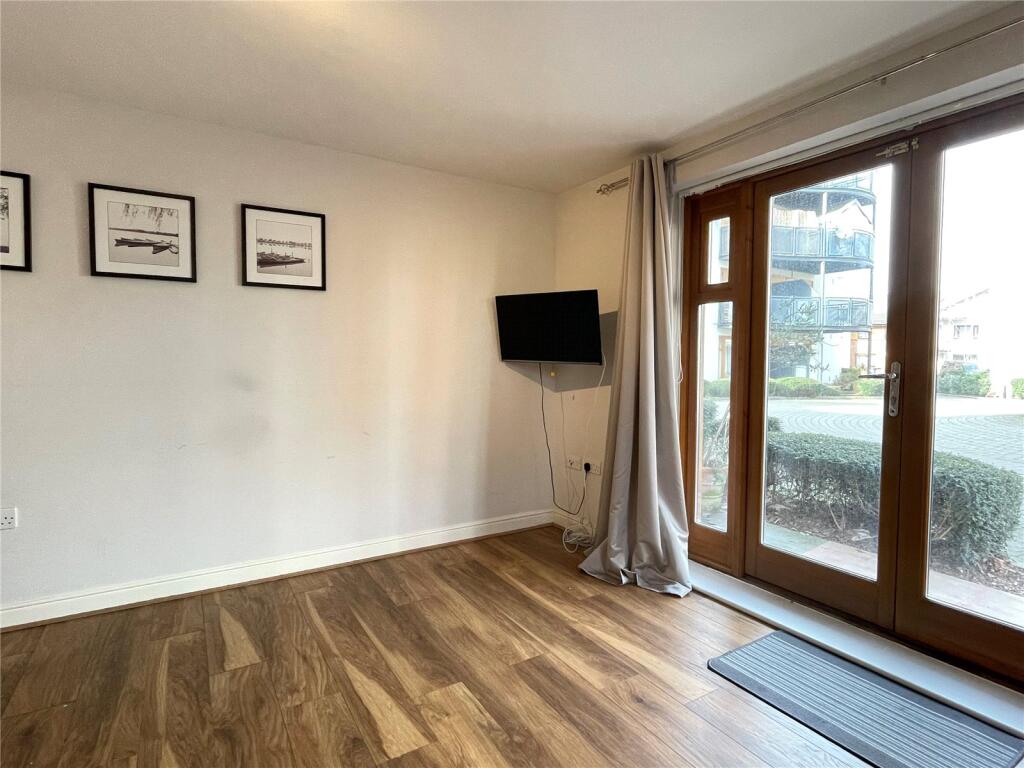 Apartment in Croydon - More