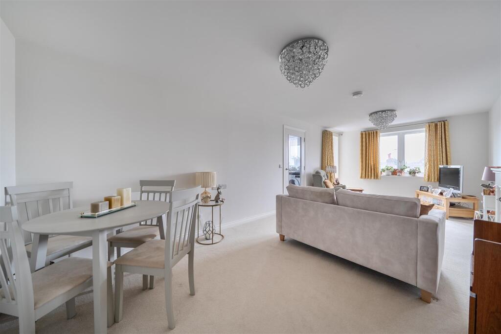 Thackeray Lodge, Fareham, Hampshire - View 4