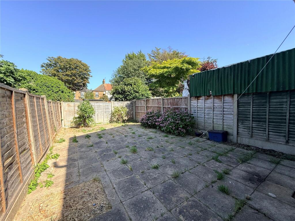 Apartment in Southend-on-Sea - View 5