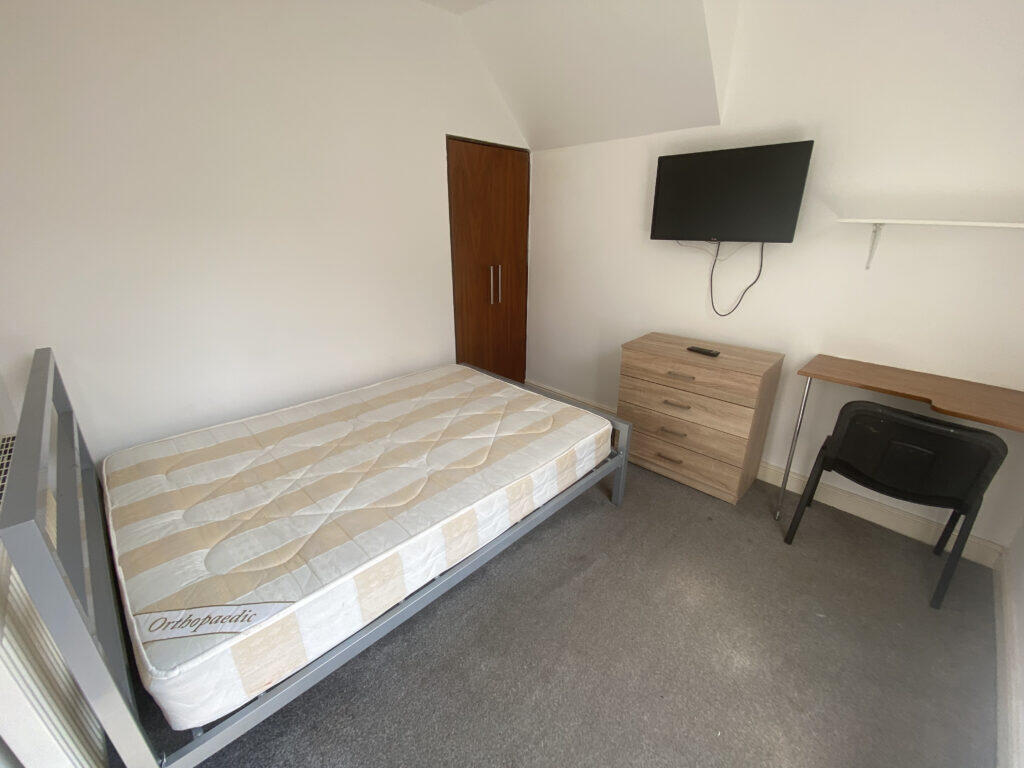 6 bedroom terraced house for rent