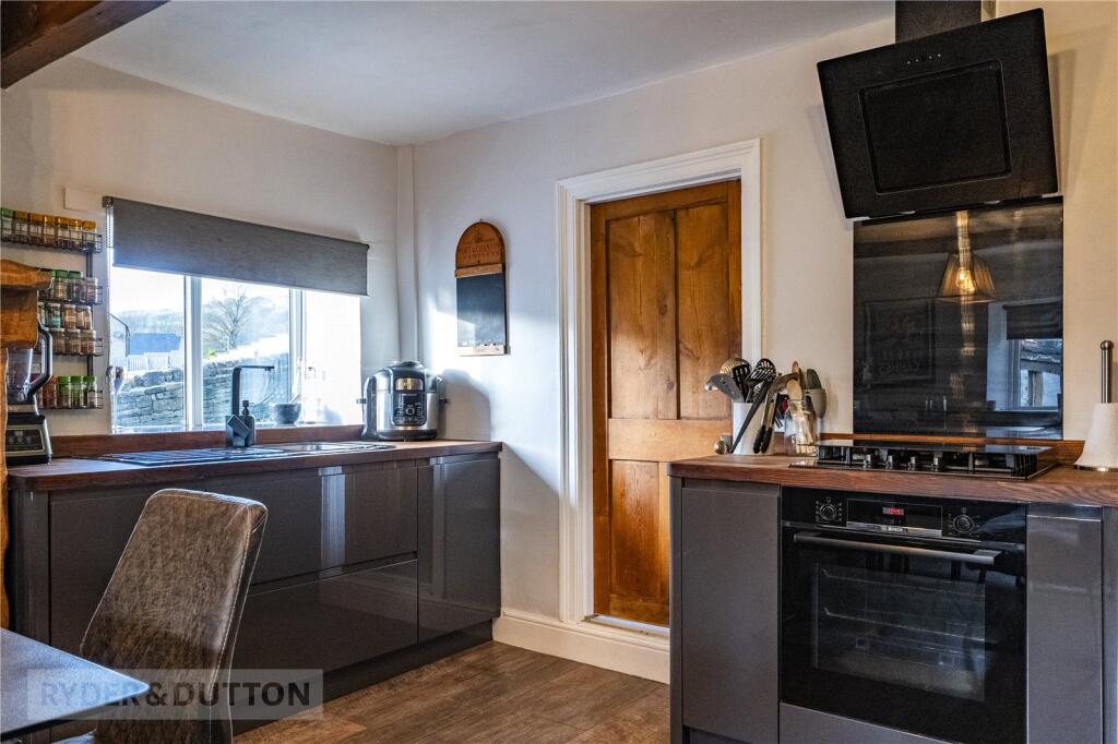 House in Kirklees, Wellhouse - View 4