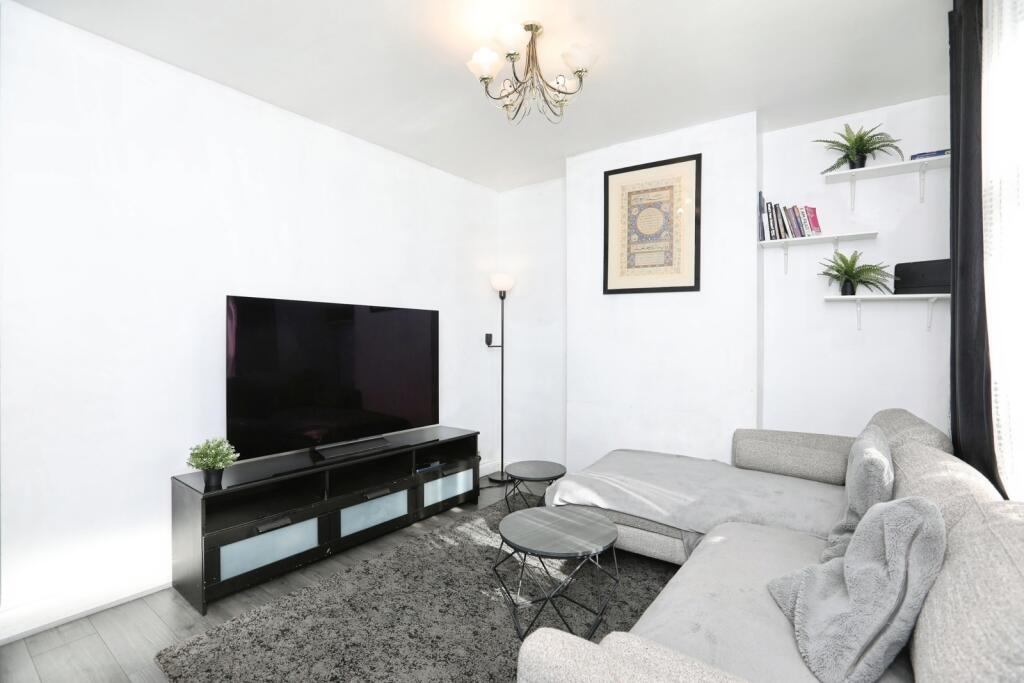 House in Chatham, Medway - View 3