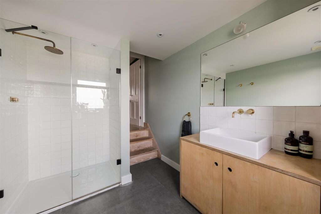 House in London, Walthamstow Village, Walthamstow - More