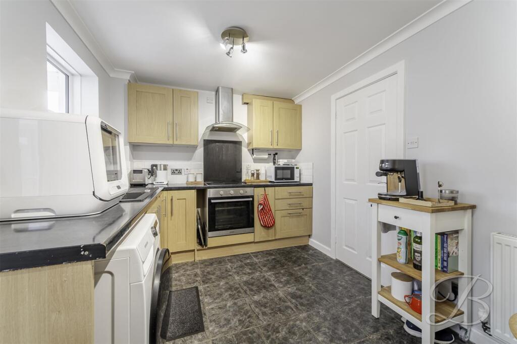 House in Mansfield, Forest Town - View 4