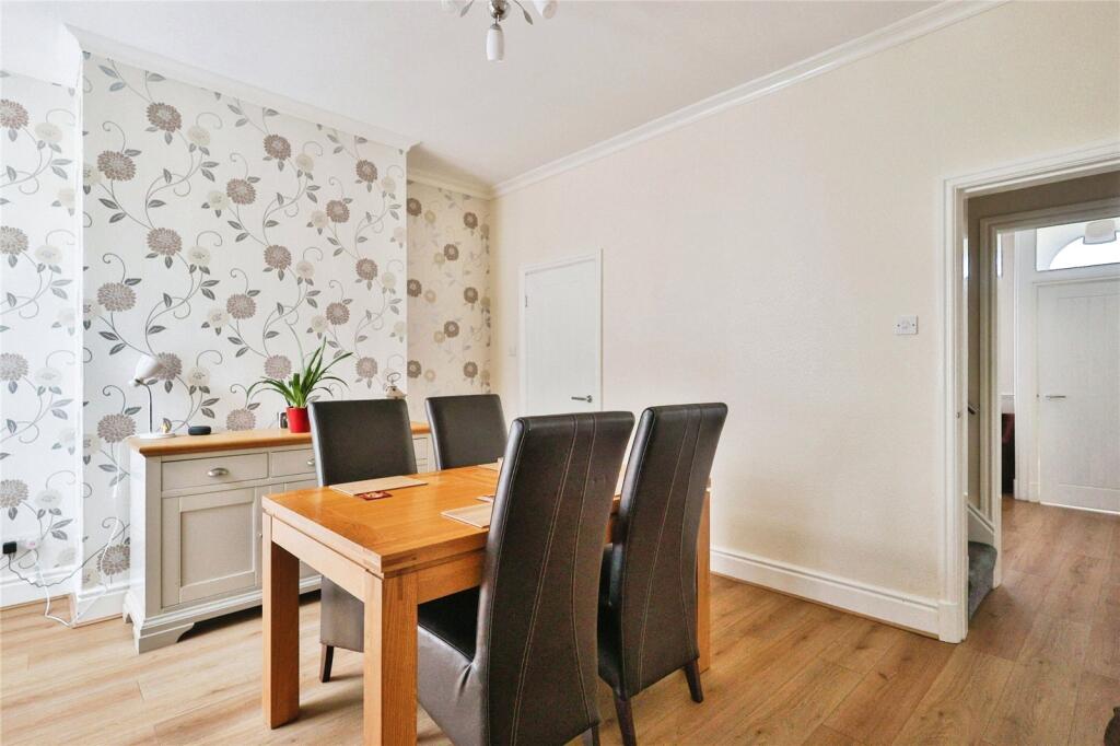House in Tameside, Fairfield - More