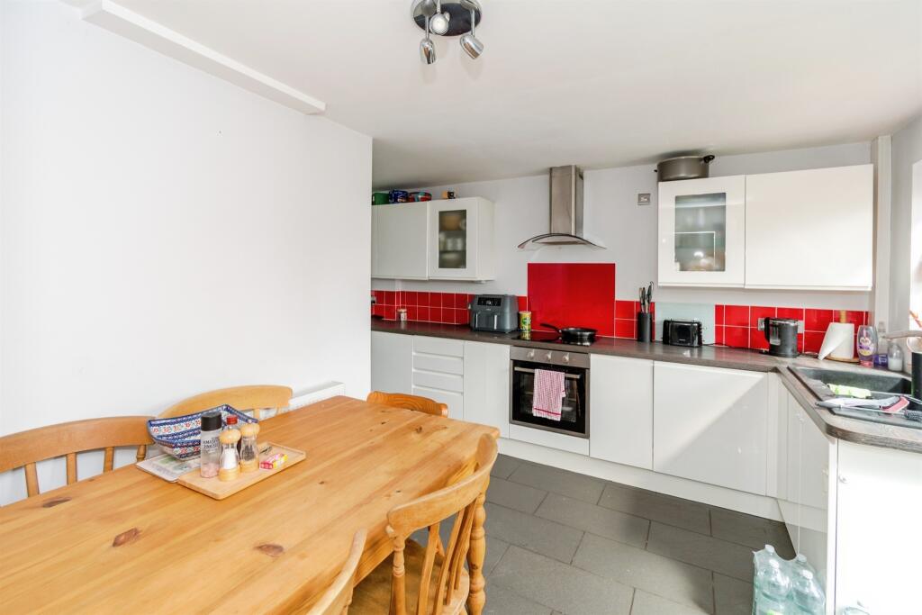 Fleming Avenue, North Baddesley, Southampton photo 2