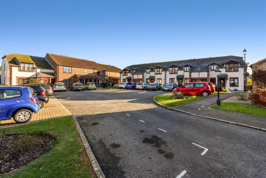 Windmill Court, East Wittering, Chichester photo 4