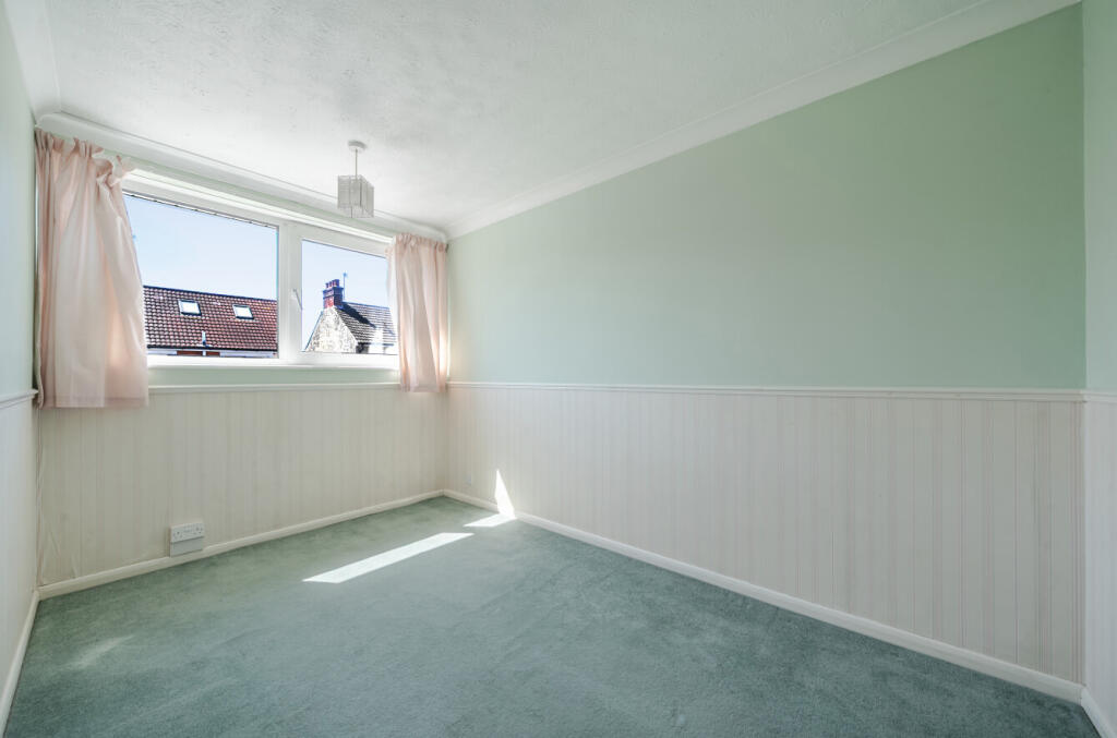 House in Portsmouth - More