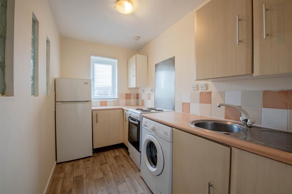 Chedworth Close, Northampton photo 3