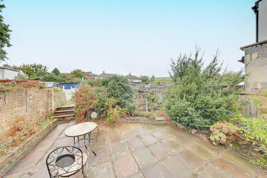 House in Orpington, Poverest, St Mary Cray - View 4